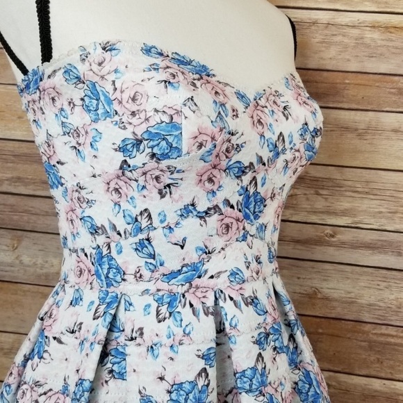 HOST PICK 🌈 ANTHROPOLOGIE STRAPLESS DRESS - Picture 2 of 7